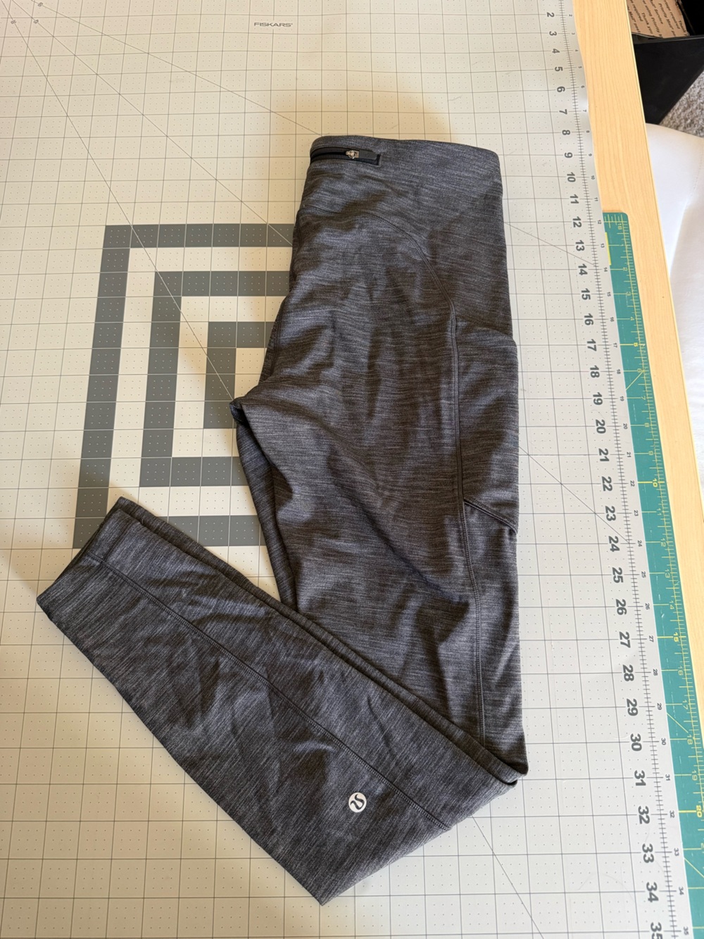 lululemon athletica speed up leggings size 8 Heathered Gray